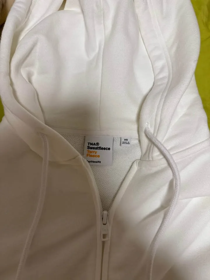 Aritzia Boyfriend White Zip Hoodie image indicator(3)