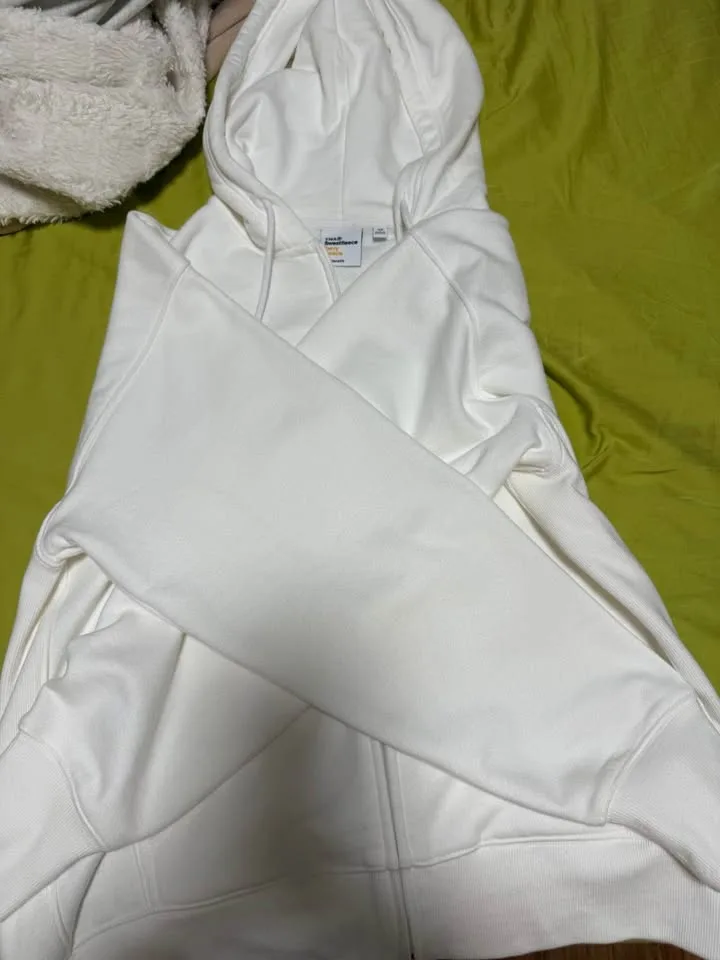 Aritzia Boyfriend White Zip Hoodie image indicator(4)