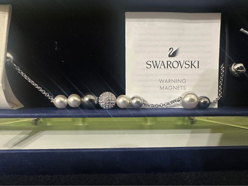Brand new Swarovski Pearl & Crystal Bracelet - photo 2