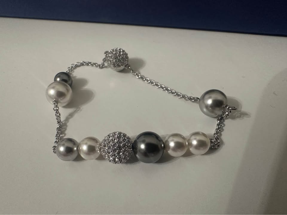Brand new Swarovski Pearl & Crystal Bracelet - photo 4
