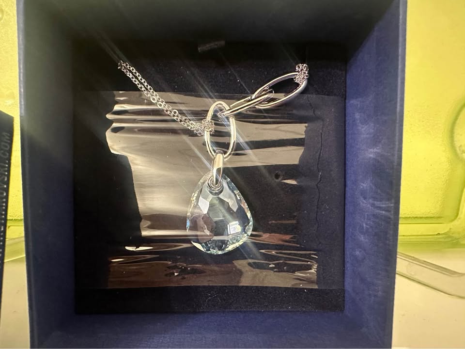 Brand new Swarovski necklace - photo 2