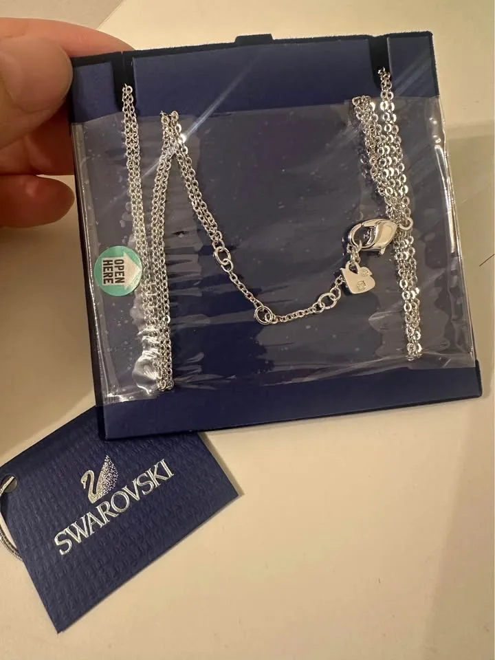 Brand new Swarovski necklace image indicator(3)