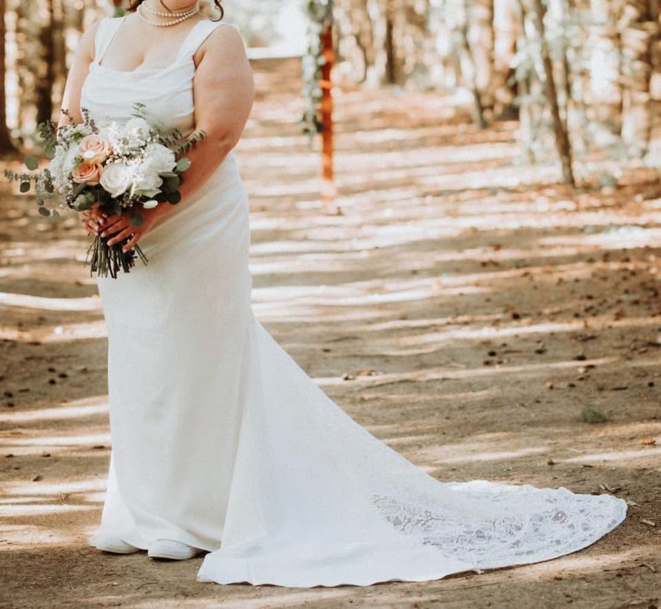 Wedding Dress - Size 16 - David's Bridal - photo 2