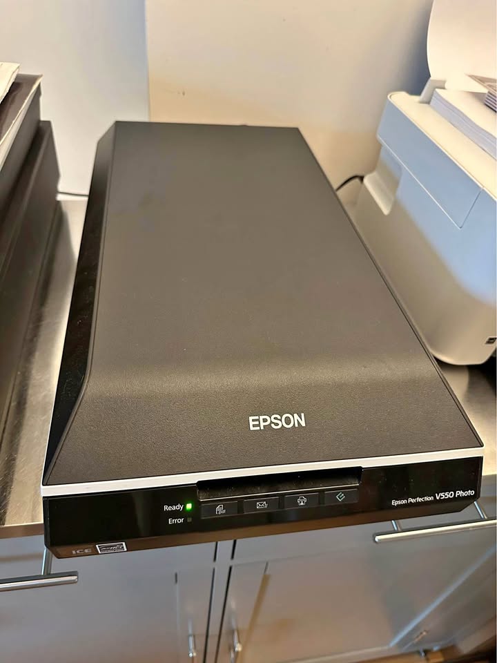 Epson Perfection V550 Photo Scanner