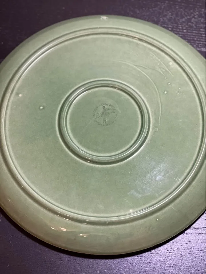 Universal Potteries Ballerina Jade Green Medium Chop Plate image indicator(3)