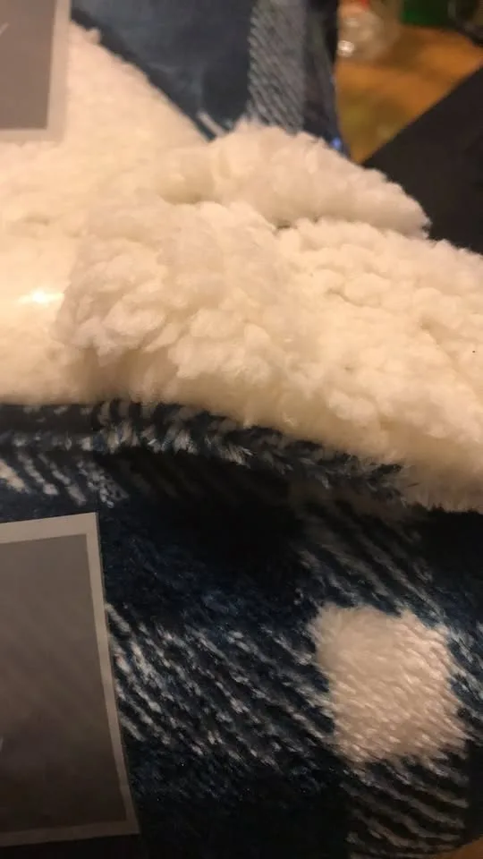 Throw Blanket Microlight Berber 50" x 60" image indicator(3)