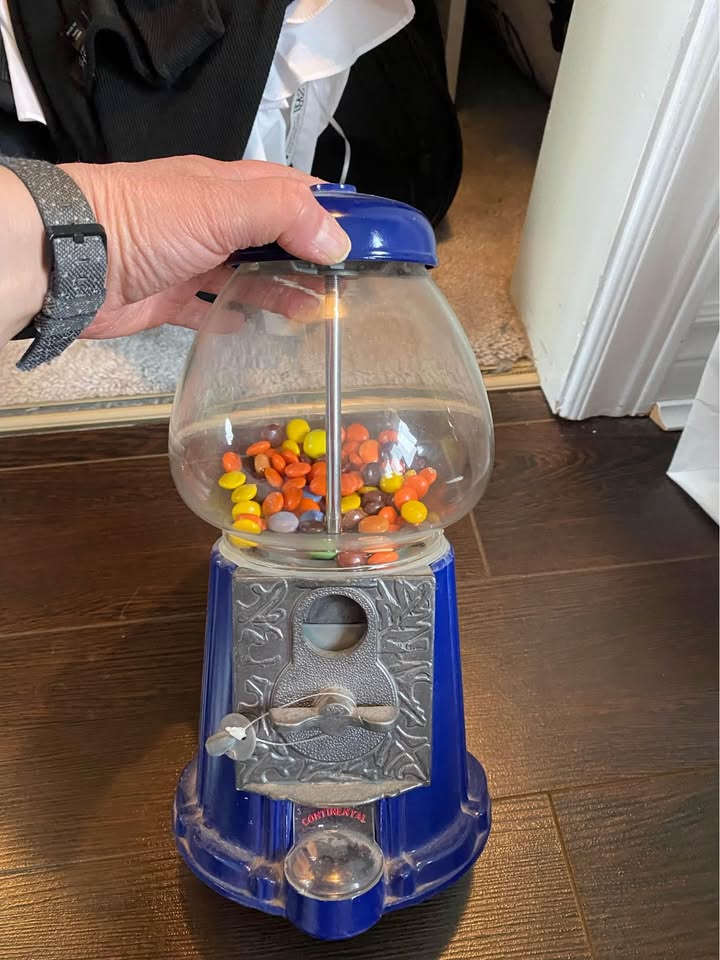 Vintage Gumball Machine - photo 2