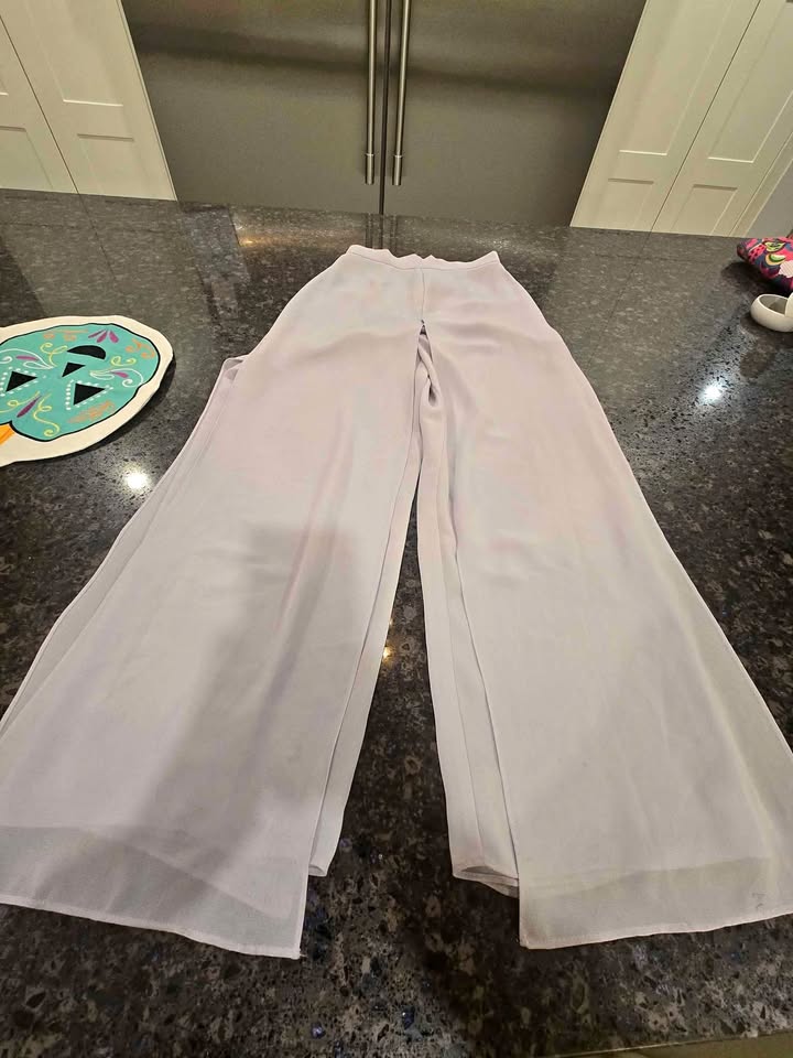 Ladies size 6 wide leg pants with flaps