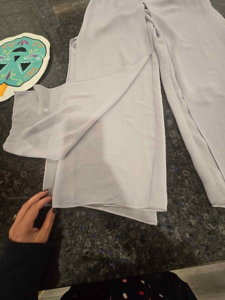Ladies size 6 wide leg pants with flaps - photo 2