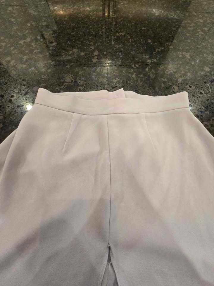 Ladies size 6 wide leg pants with flaps - photo 3