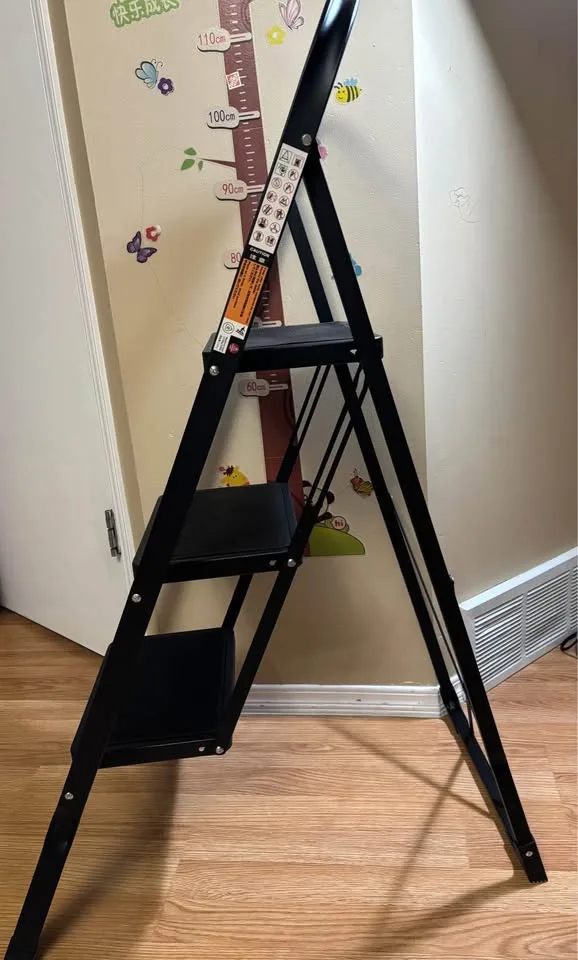 Brand New 3 steps Foldable Ladder - Sturdy & Portable image indicator(2)