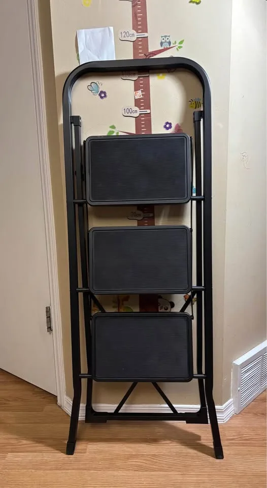 Brand New 3 steps Foldable Ladder - Sturdy & Portable image indicator(3)