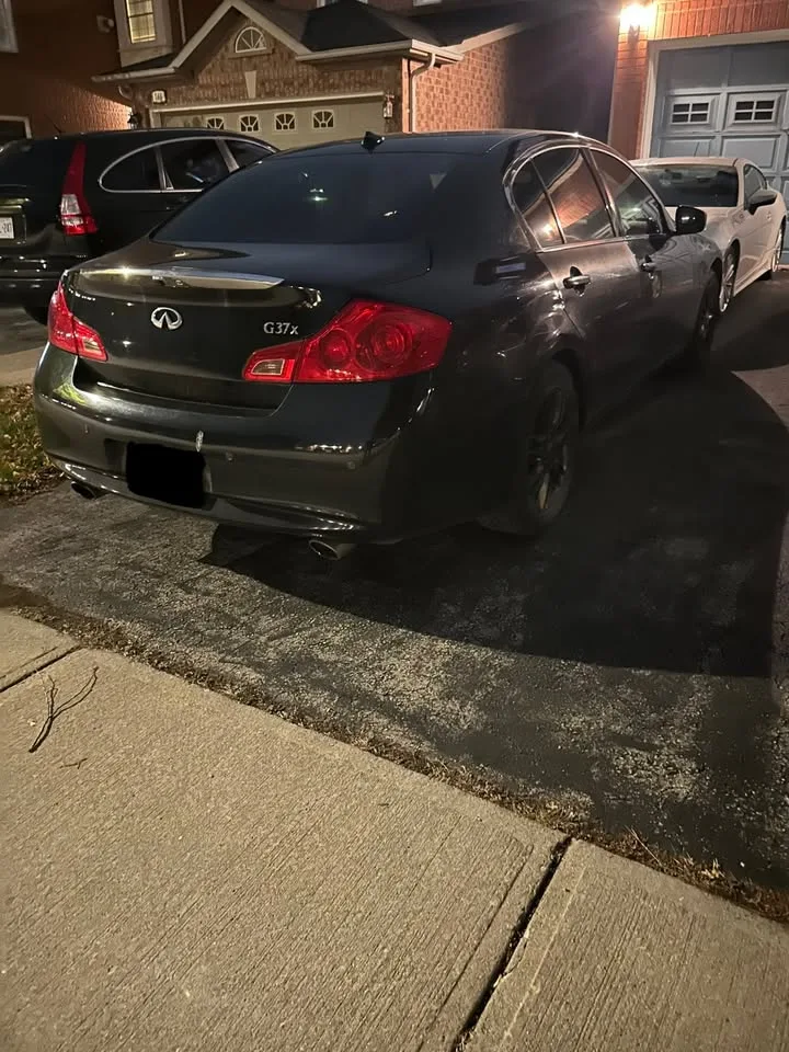 2010 Infiniti g37x image indicator(2)