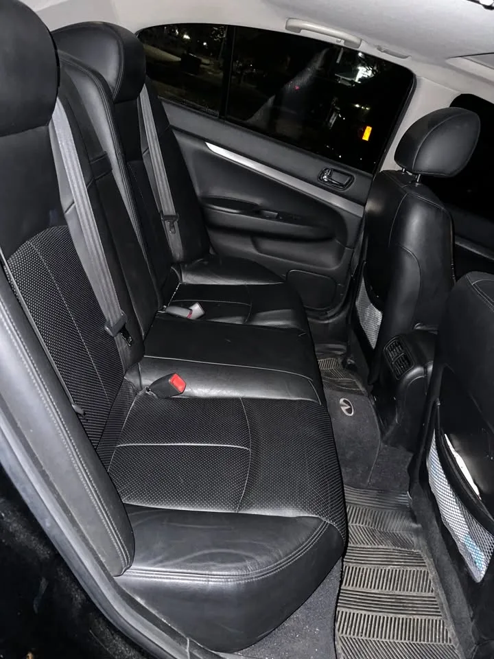 2010 Infiniti g37x image indicator(4)