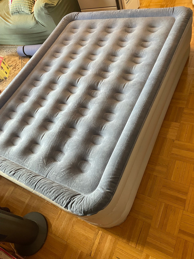 idoo Queen Air Mattress (Read Descriptions)