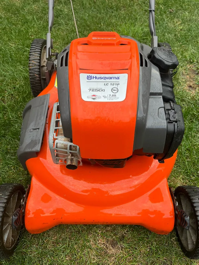 Husqvarna LC 121P Lawn Mower