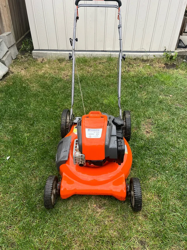 Husqvarna LC 121P Lawn Mower image indicator(2)