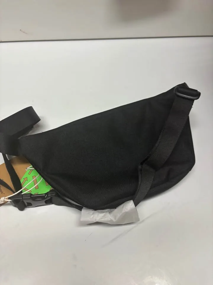 NWT Herschel Classic Black Hip Pack - 1L Unisex image indicator(2)