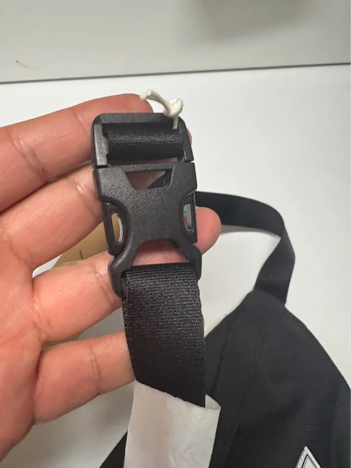 NWT Herschel Classic Black Hip Pack - 1L Unisex image indicator(3)