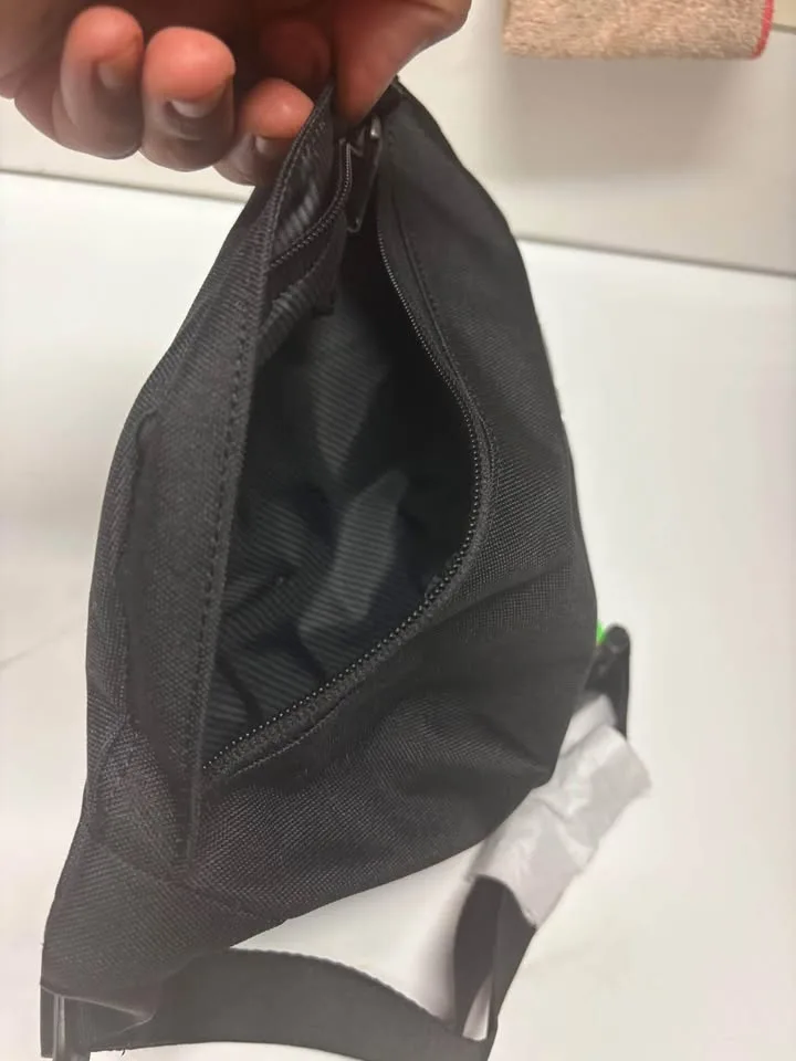 NWT Herschel Classic Black Hip Pack - 1L Unisex image indicator(5)