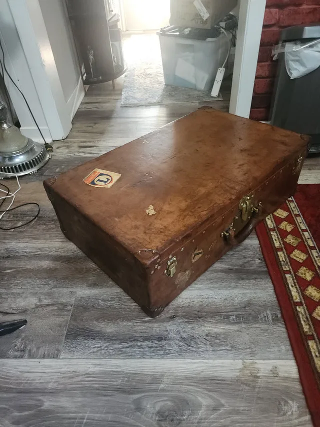 Rare c.1910 Louis Vuitton Suitcase