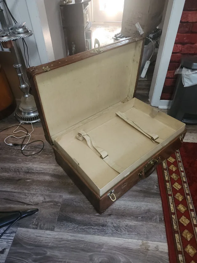 Rare c.1910 Louis Vuitton Suitcase image indicator(6)