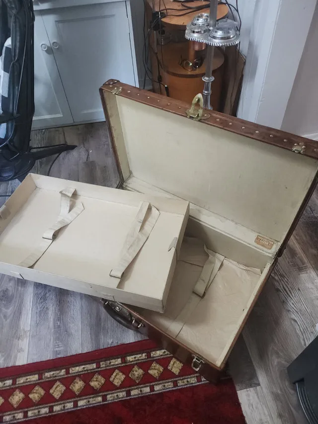 Rare c.1910 Louis Vuitton Suitcase image indicator(7)