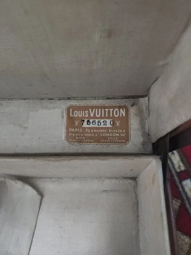 Rare c.1910 Louis Vuitton Suitcase image indicator(9)