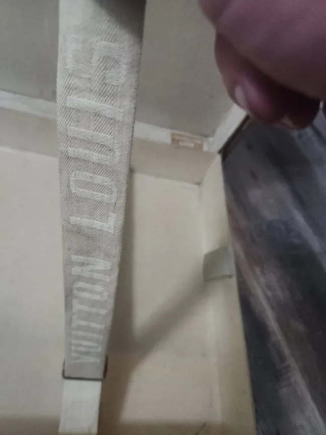 Rare c.1910 Louis Vuitton Suitcase image indicator(10)