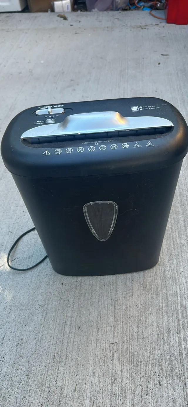 Amazon basics 8 sheet Cross-ucut shredder image indicator(2)