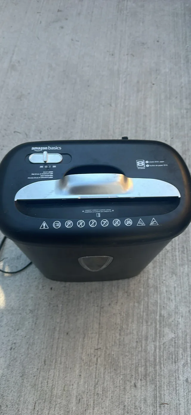 Amazon basics 8 sheet Cross-ucut shredder image indicator(3)