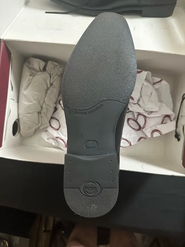 O Base London Men’s Size 8 Dress Shoes image indicator(4)