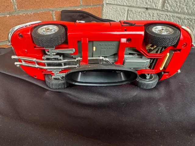 1961 Jaguar “E-Type” 1:18 Scale Die-cast Model Red Convertible image indicator(3)