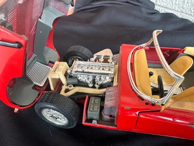 1961 Jaguar “E-Type” 1:18 Scale Die-cast Model Red Convertible image indicator(6)