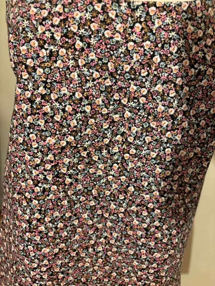 Floral dress, size small, but it fits more like a medium. image indicator(2)