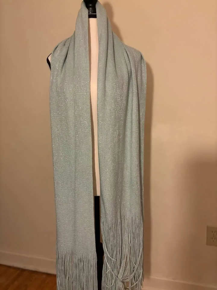 Simons shimmery scarf 🧣 image indicator(2)