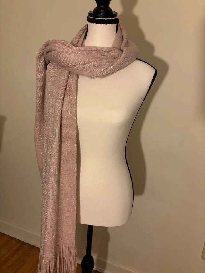 Simons shimmery scarf 🧣 image indicator(2)
