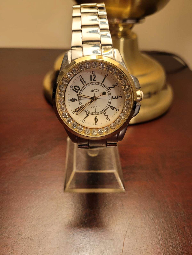 Aco Quartz Women's Watch