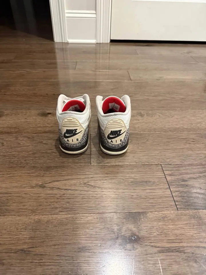 Air Jordan 3 Retro (size 3.5Y) image indicator(5)