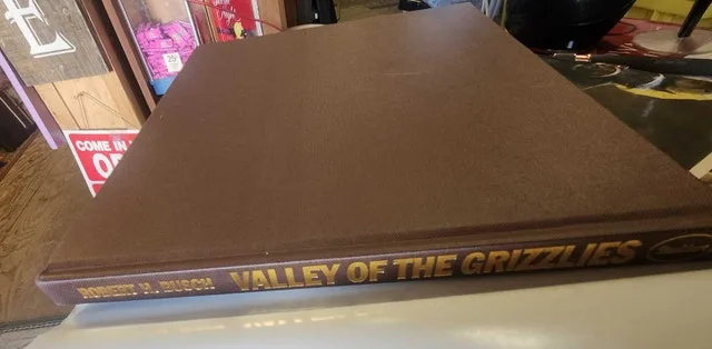 Valley of the Grizzlies image indicator(3)