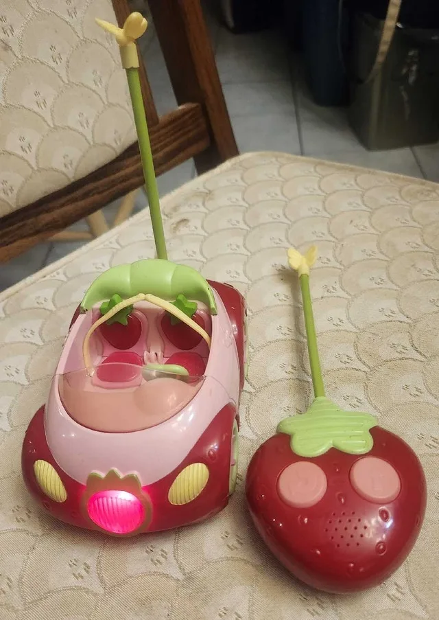 Hasbro Strawberry Shortcake Car
