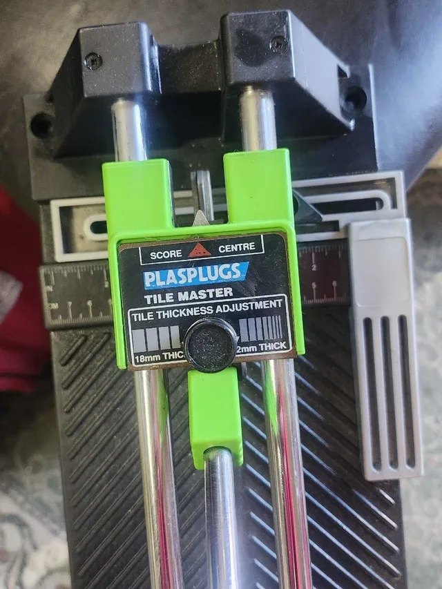 Plasplugs Tile Master