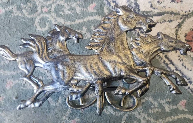 Metal Horse Candle Holder image indicator(3)