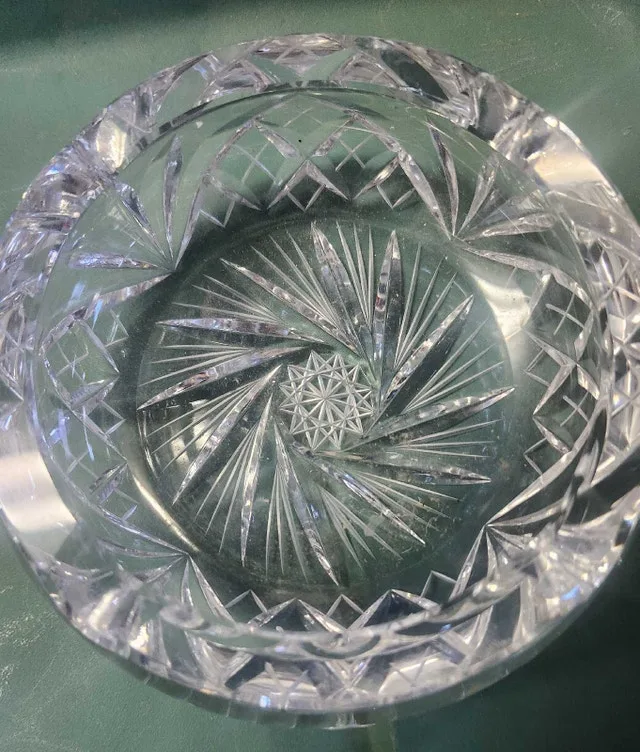 Crystal Ashtray image indicator(2)