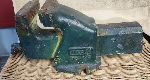 Record No. 100 Bench Vise image indicator(2)