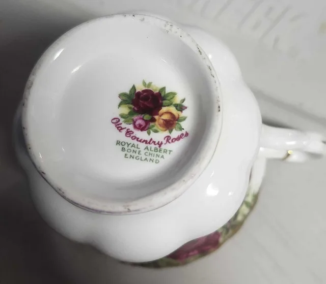 Royal Albert Old Country Roses Teacup image indicator(3)