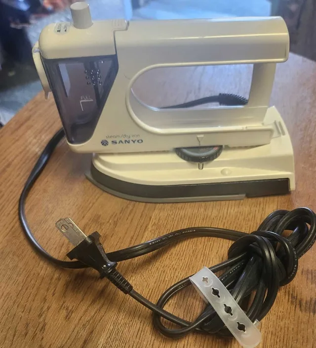 Sanyo Travel Iron