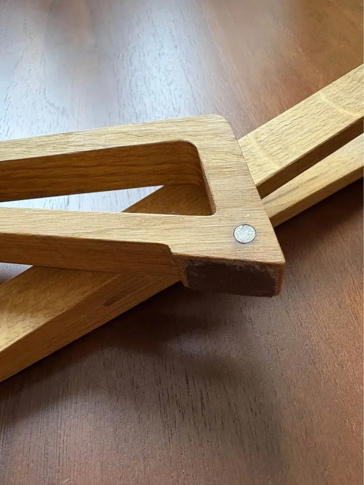 Magnetic Wooden Laptop Stand image indicator(3)