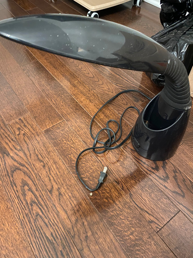 Desk lamp