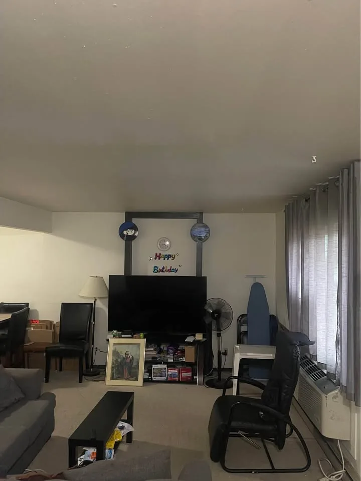 3 Beds 1 Bath - Townhouse image indicator(5)